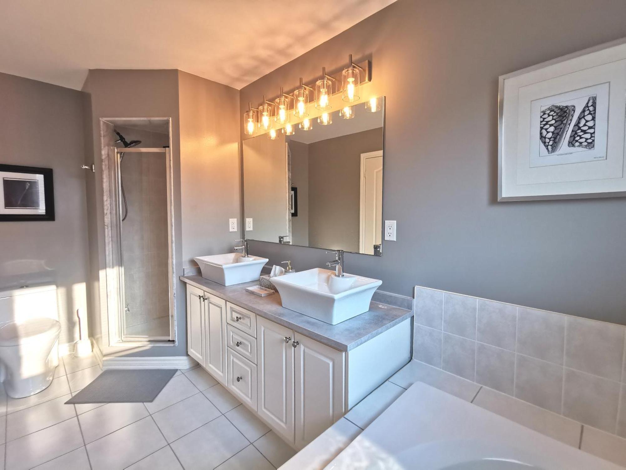 4 Bedroom 3 Washroom Charming Home In Markham With Warm Cozy Vibe ภายนอก รูปภาพ